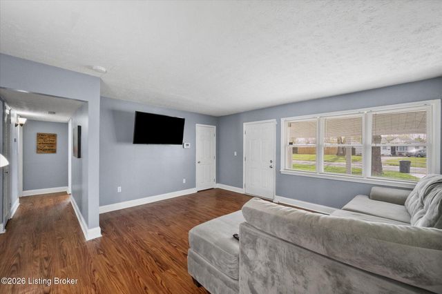 7414 Dunkirk Ln, Louisville, KY 40272