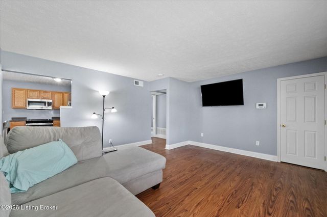 7414 Dunkirk Ln, Louisville, KY 40272