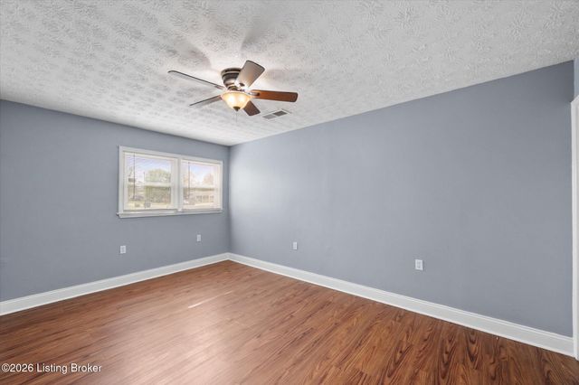 7414 Dunkirk Ln, Louisville, KY 40272