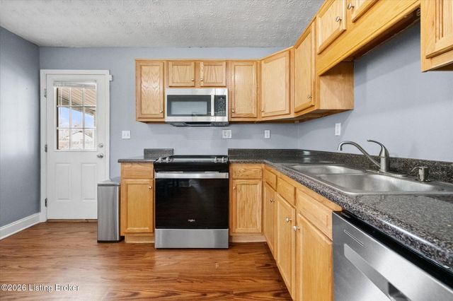 7414 Dunkirk Ln, Louisville, KY 40272