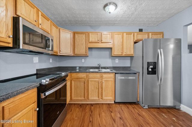 7414 Dunkirk Ln, Louisville, KY 40272