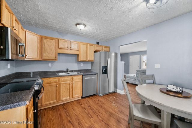 7414 Dunkirk Ln, Louisville, KY 40272