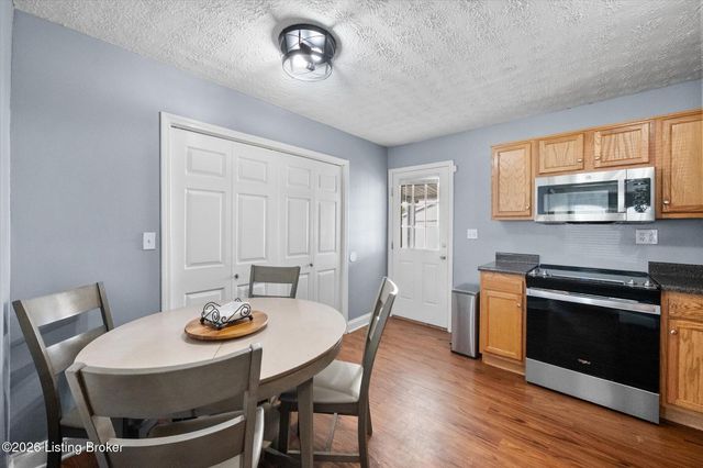 7414 Dunkirk Ln, Louisville, KY 40272