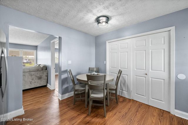 7414 Dunkirk Ln, Louisville, KY 40272