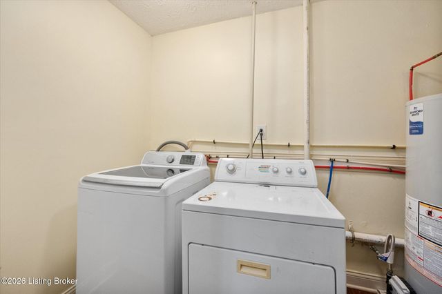 7414 Dunkirk Ln, Louisville, KY 40272