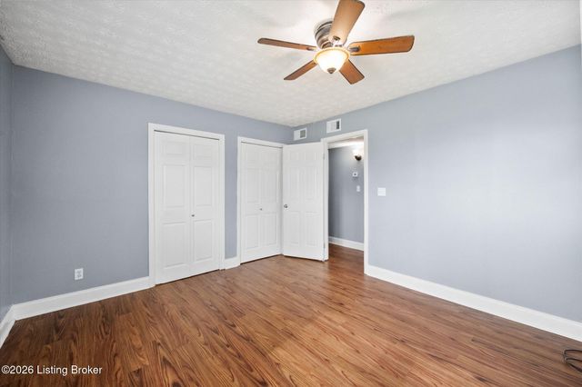 7414 Dunkirk Ln, Louisville, KY 40272