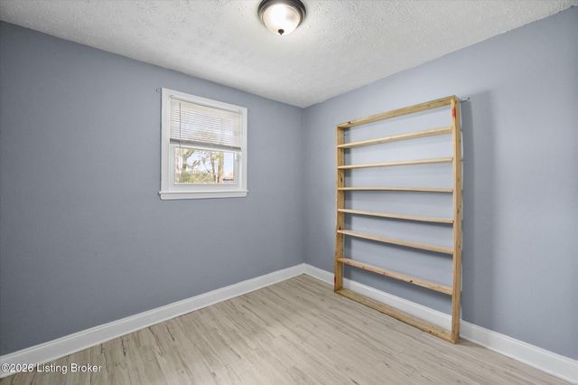 7414 Dunkirk Ln, Louisville, KY 40272