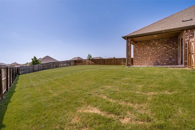 3332 Brady Starr Drive, Aubrey, TX 76227