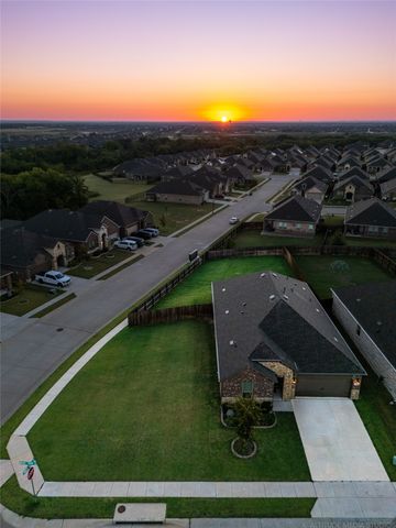 3332 Brady Starr Drive, Aubrey, TX 76227
