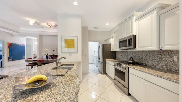 6730 W COUNTRY CLUB LANE, Sarasota, FL 34243