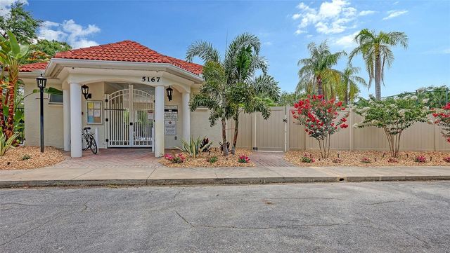 6730 W COUNTRY CLUB LANE, Sarasota, FL 34243