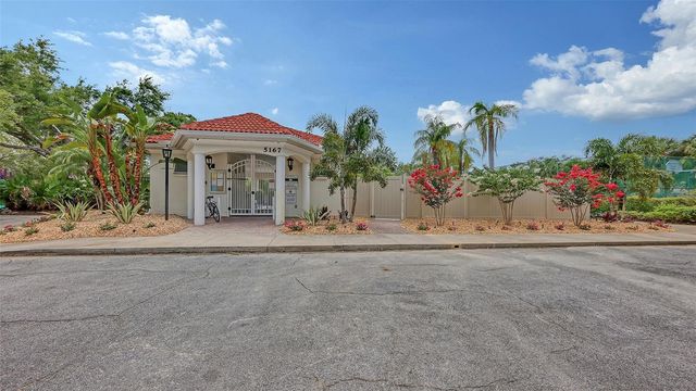 6730 W COUNTRY CLUB LANE, Sarasota, FL 34243