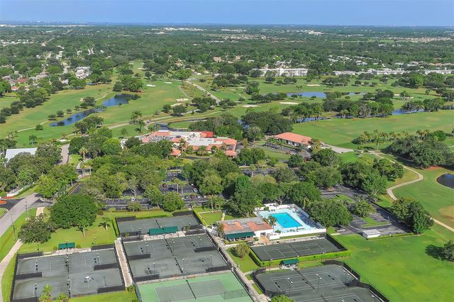 6730 W COUNTRY CLUB LANE, Sarasota, FL 34243