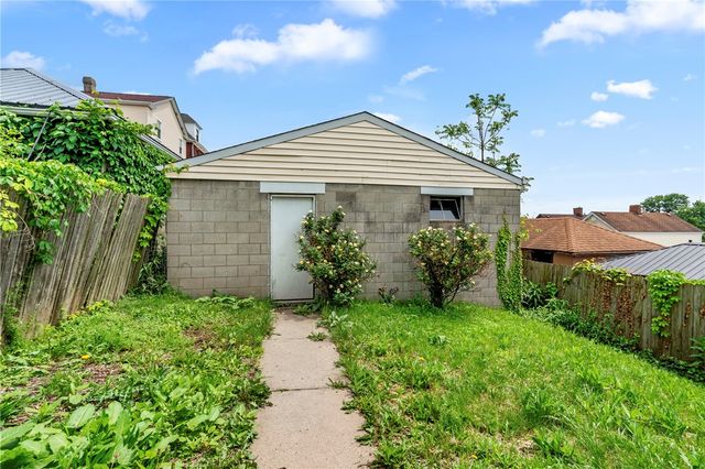 919 Brinton Ave, Pitcairn, PA 15140