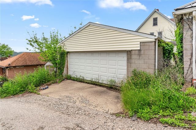 919 Brinton Ave, Pitcairn, PA 15140