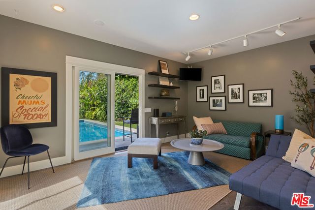 11835 S South Park Avenue, Los Angeles, CA 90066