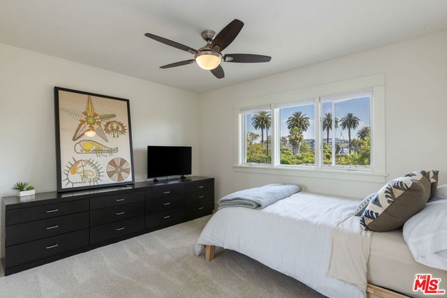 11835 S South Park Avenue, Los Angeles, CA 90066