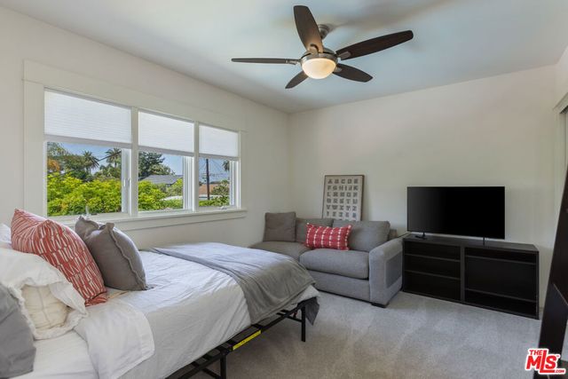 11835 S South Park Avenue, Los Angeles, CA 90066