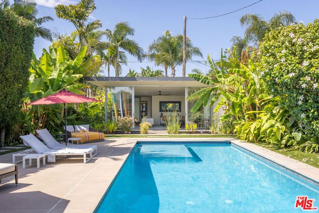 11835 S South Park Avenue, Los Angeles, CA 90066