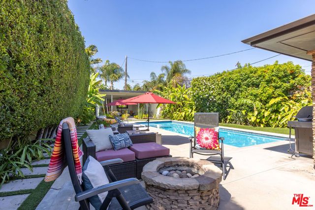11835 S South Park Avenue, Los Angeles, CA 90066
