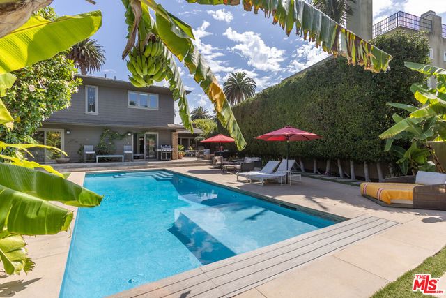 11835 S South Park Avenue, Los Angeles, CA 90066