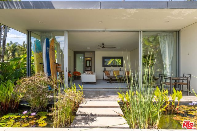 11835 S South Park Avenue, Los Angeles, CA 90066
