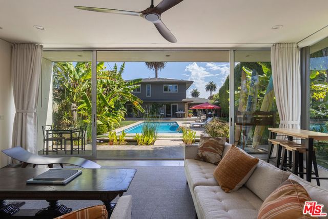 11835 S South Park Avenue, Los Angeles, CA 90066