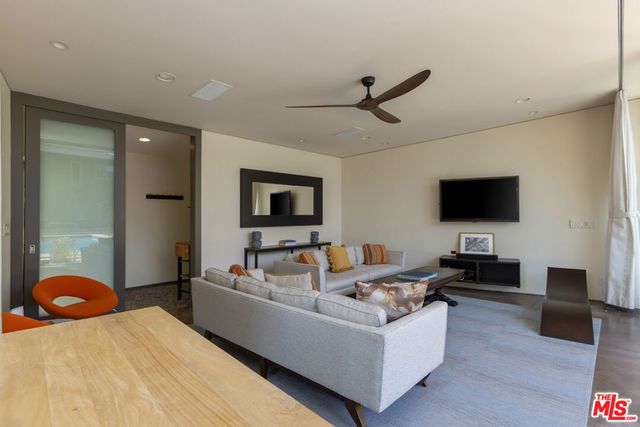 11835 S South Park Avenue, Los Angeles, CA 90066