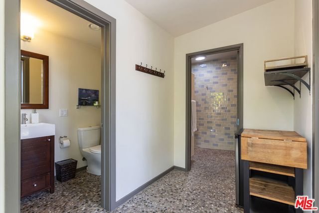 11835 S South Park Avenue, Los Angeles, CA 90066