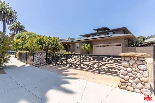 11835 S South Park Avenue, Los Angeles, CA 90066