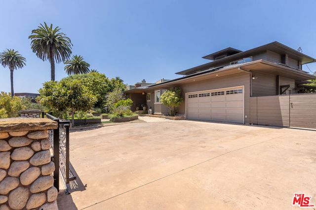 11835 S South Park Avenue, Los Angeles, CA 90066