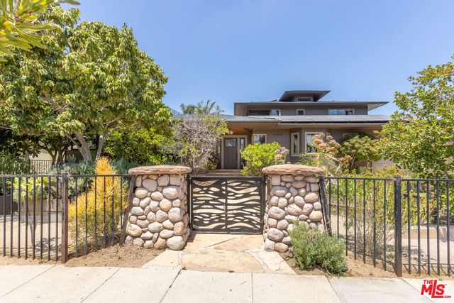 11835 S South Park Avenue, Los Angeles, CA 90066