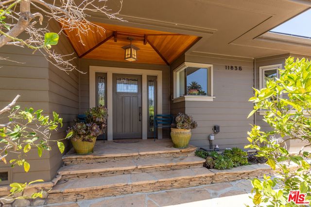 11835 S South Park Avenue, Los Angeles, CA 90066