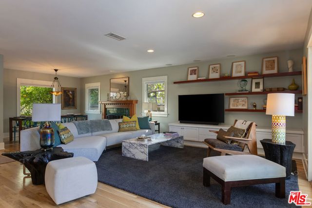 11835 S South Park Avenue, Los Angeles, CA 90066