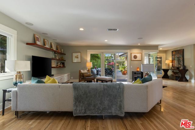 11835 S South Park Avenue, Los Angeles, CA 90066