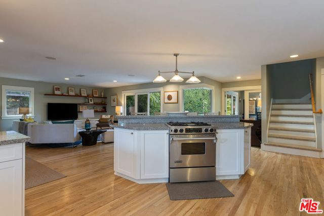 11835 S South Park Avenue, Los Angeles, CA 90066