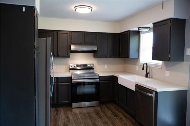 209 W Edgewood Drive, Edgerton, KS 66021