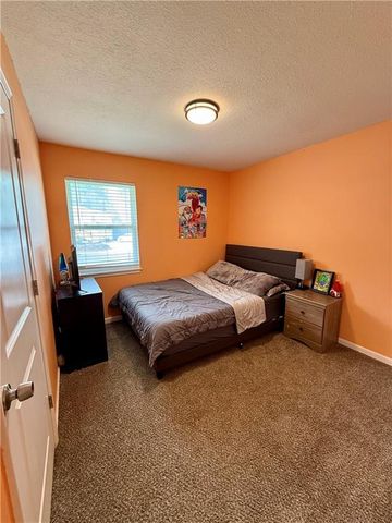 209 W Edgewood Drive, Edgerton, KS 66021