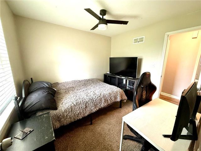 209 W Edgewood Drive, Edgerton, KS 66021