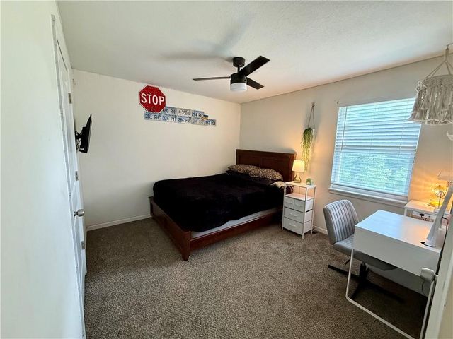 209 W Edgewood Drive, Edgerton, KS 66021