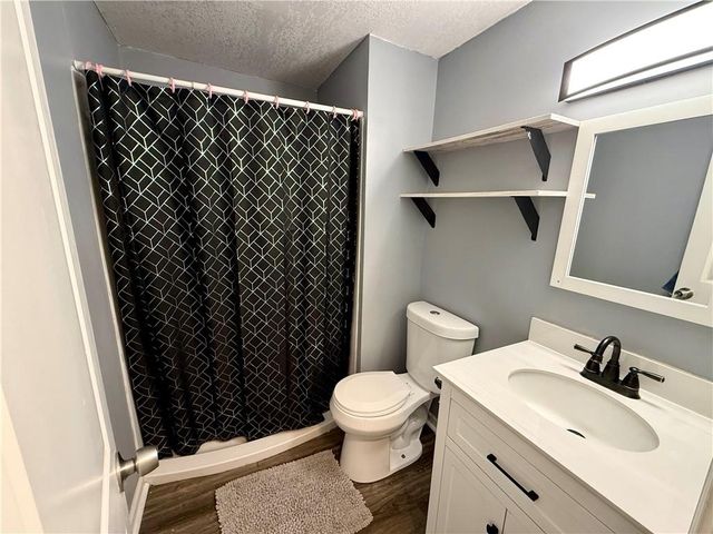 209 W Edgewood Drive, Edgerton, KS 66021