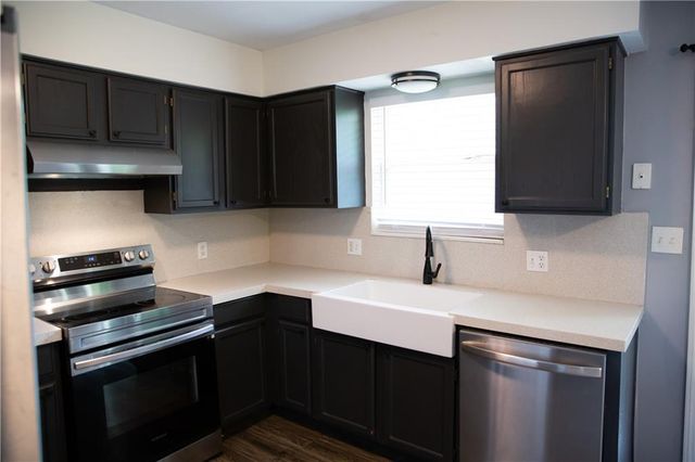 209 W Edgewood Drive, Edgerton, KS 66021