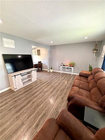 209 W Edgewood Drive, Edgerton, KS 66021