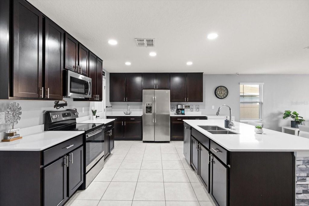 Image 2 of property listing at 744 SIMONE COURT, Haines City, FL 33844