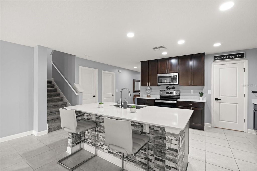 Image 4 of property listing at 744 SIMONE COURT, Haines City, FL 33844