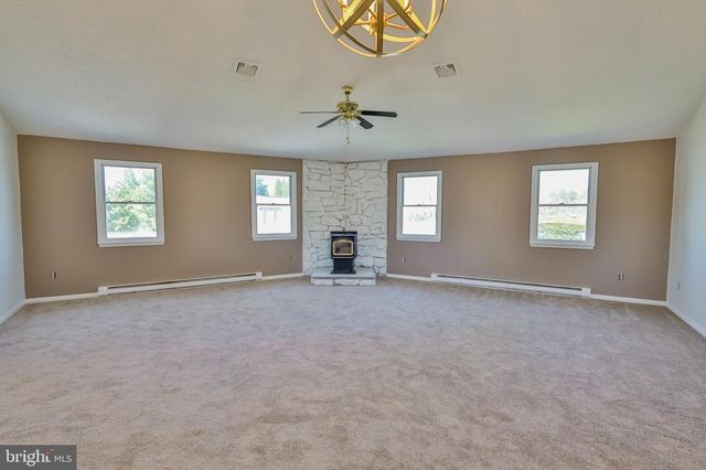 3 DUSTY RD, Easton, PA 18045