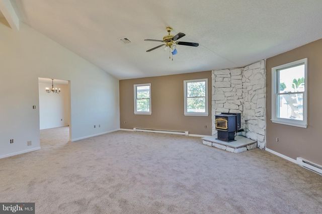 3 DUSTY RD, Easton, PA 18045