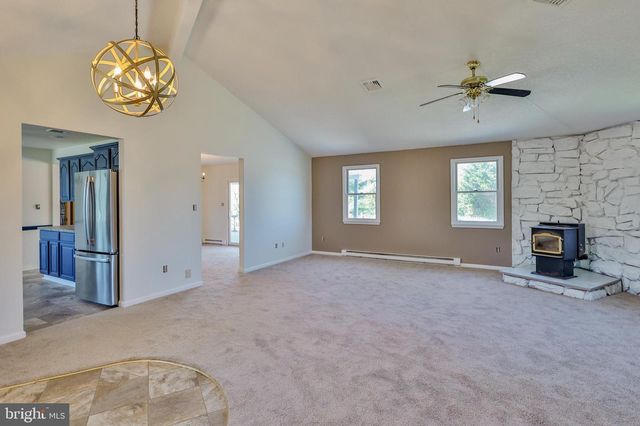 3 DUSTY RD, Easton, PA 18045