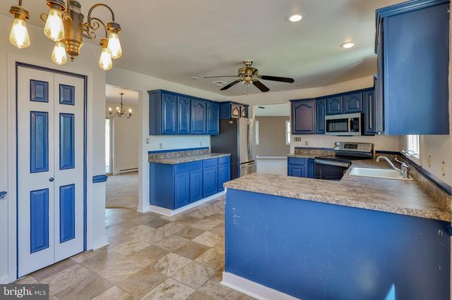 3 DUSTY RD, Easton, PA 18045