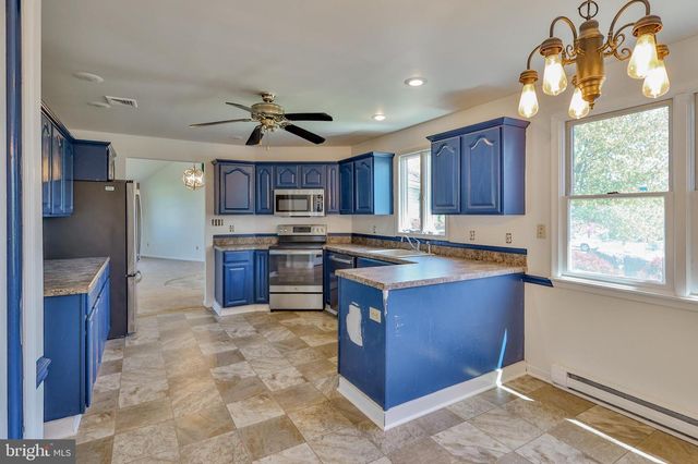 3 DUSTY RD, Easton, PA 18045